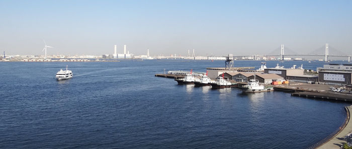 0万葉の湯から見た横浜港700