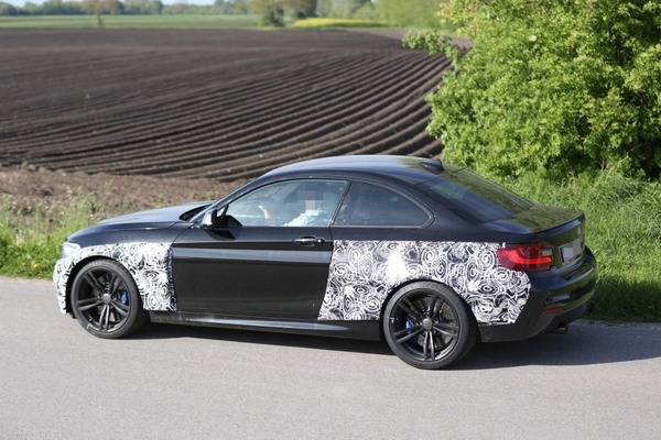 2016-BMW-M2-spy-photo-6-900x600