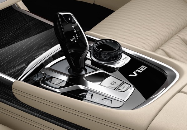 BMW-M760Li-xDrive-16