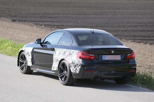 2016-BMW-M2-spy-photo-4-900x600