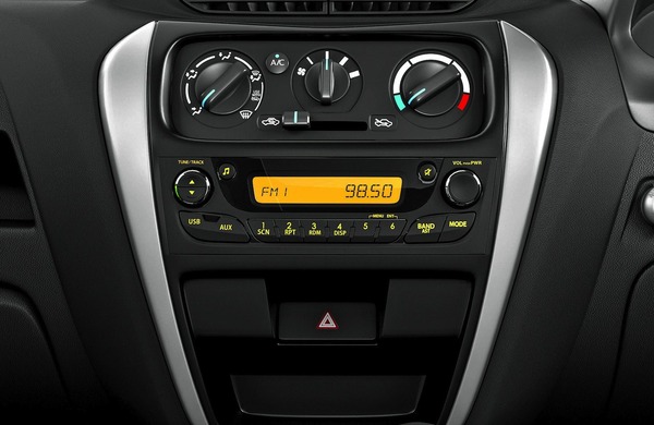 Maruti-Alto-800-facelift-music-system-press-shots