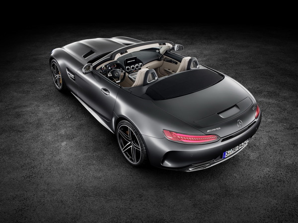 2017-MercedesAMGGT-Roadster-01