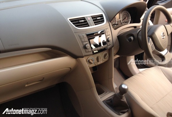 2015-Suzuki-Ertiga-facelift-interior-In-Images-900x610