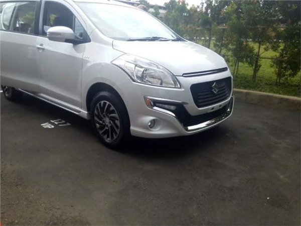 Suzuki-Ertiga-Dreza-silver-front-fascia-spied