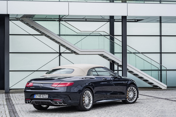 2017-Mercedes-AMG-S65-Cabrio-10