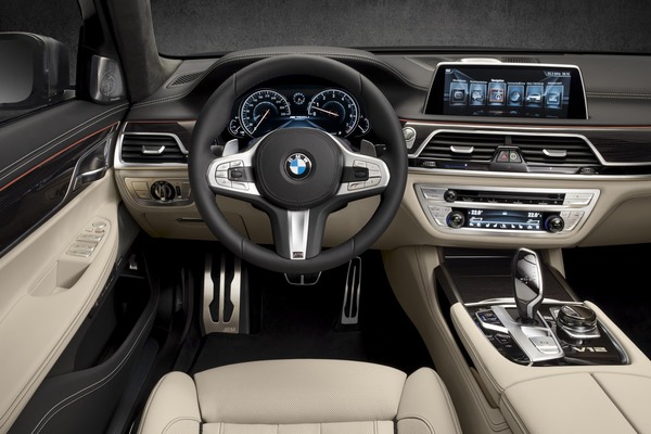 BMW-M760Li-xDrive-11