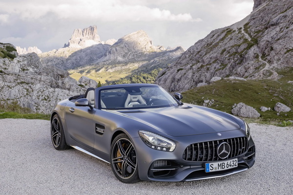 2017-MercedesAMGGT-Roadster-18