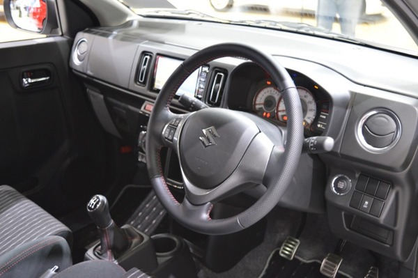 Suzuki-Alto-Works-interior-at-the-2015-Tokyo-Motor-Show--900x598