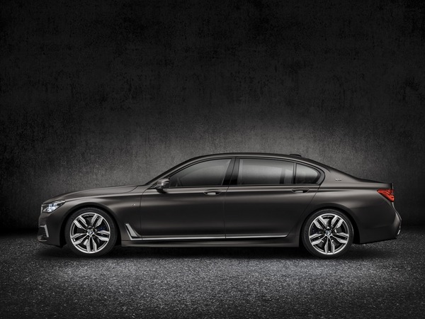 BMW-M760Li-xDrive-5