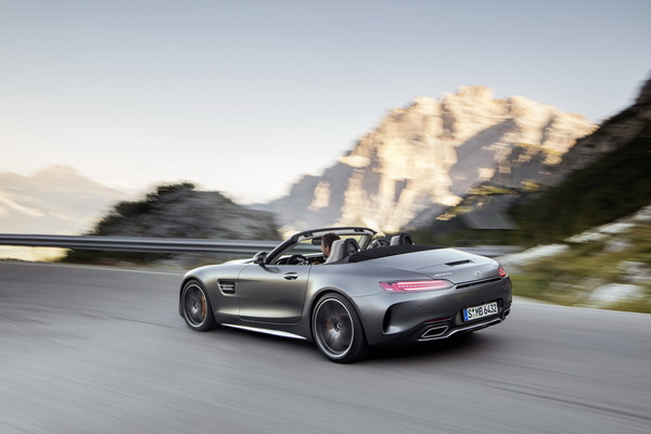 2017-MercedesAMGGT-Roadster-17