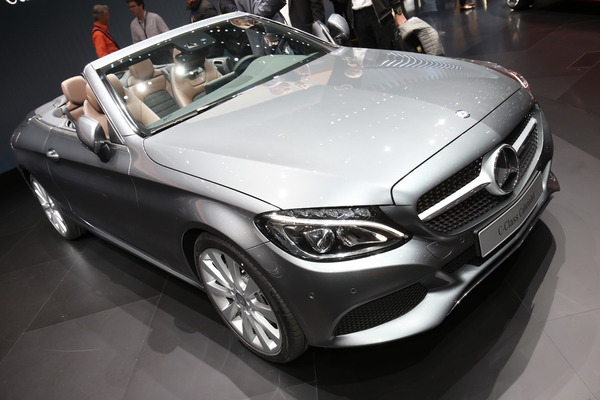 2016-Merc-CClass-Conv-05