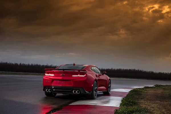 2017-Chevrolet-Camaro-ZL1-4