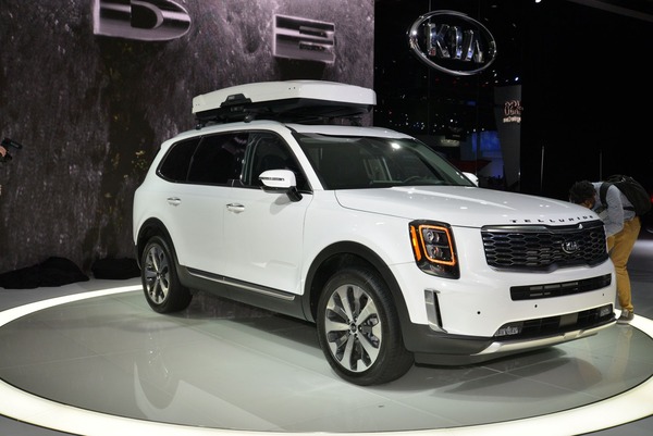 a3ee7cf6-2020-kia-telluride-live-1