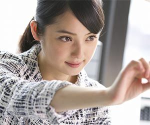 佐々木希の傷痕発見！ヤンキー時代？それともニノが・・・？