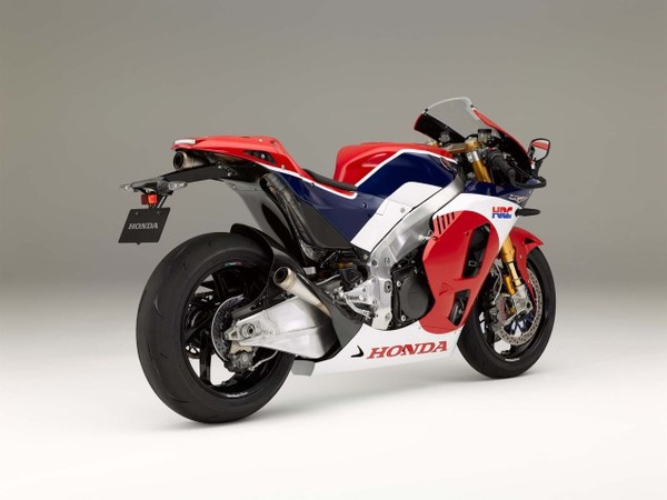 2016-Honda-RC213V-S-street-bike-03