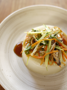 蒸し大根の野菜ソース