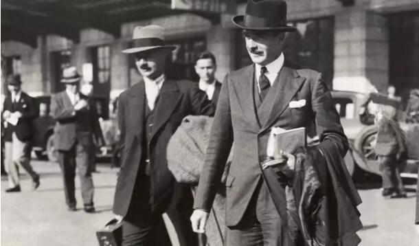 论礼帽的黑历史——第一个戴高顶礼帽上街的人被罚了500英镑