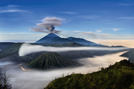 http://nationalgeographic.jp/nng/magazine/0801/wallpaper/images/ph1.jpg