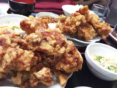 ただの唐揚げ7個ならず! 北海道ザンギ盛り盛り定食にはデカさウマさあり
