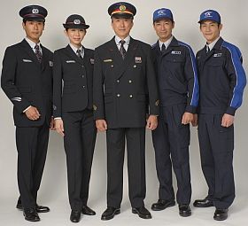 つくばエクスプレス、開業10周年で制服一新 