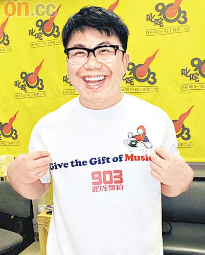 [img]http://orientaldaily.on.cc/cnt/entertainment/20100412/photo/0412-00282-024b1.jpg[/img]