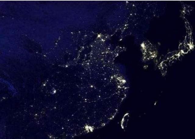 宇宙における中国、日本、韓国の夜景、1990年、2000年、2010年の比較