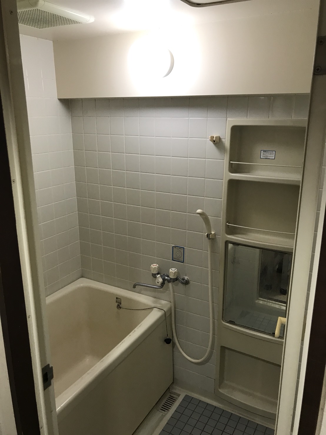 6E1C7B00-BEC5-4CD6-AA6F-EEA4A26A628E