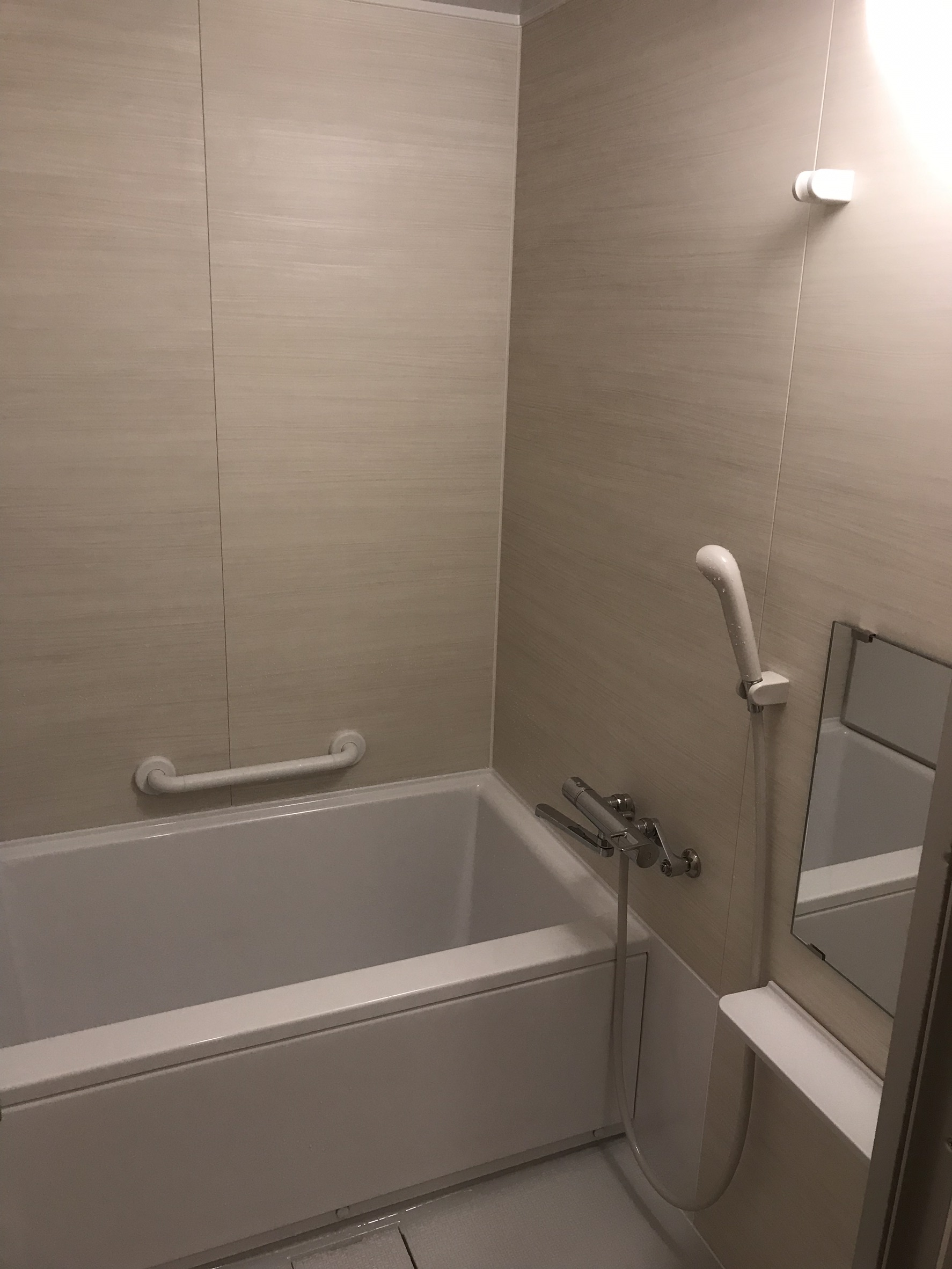 F5ED9EB5-48E2-4906-9AD7-49998B3F9425