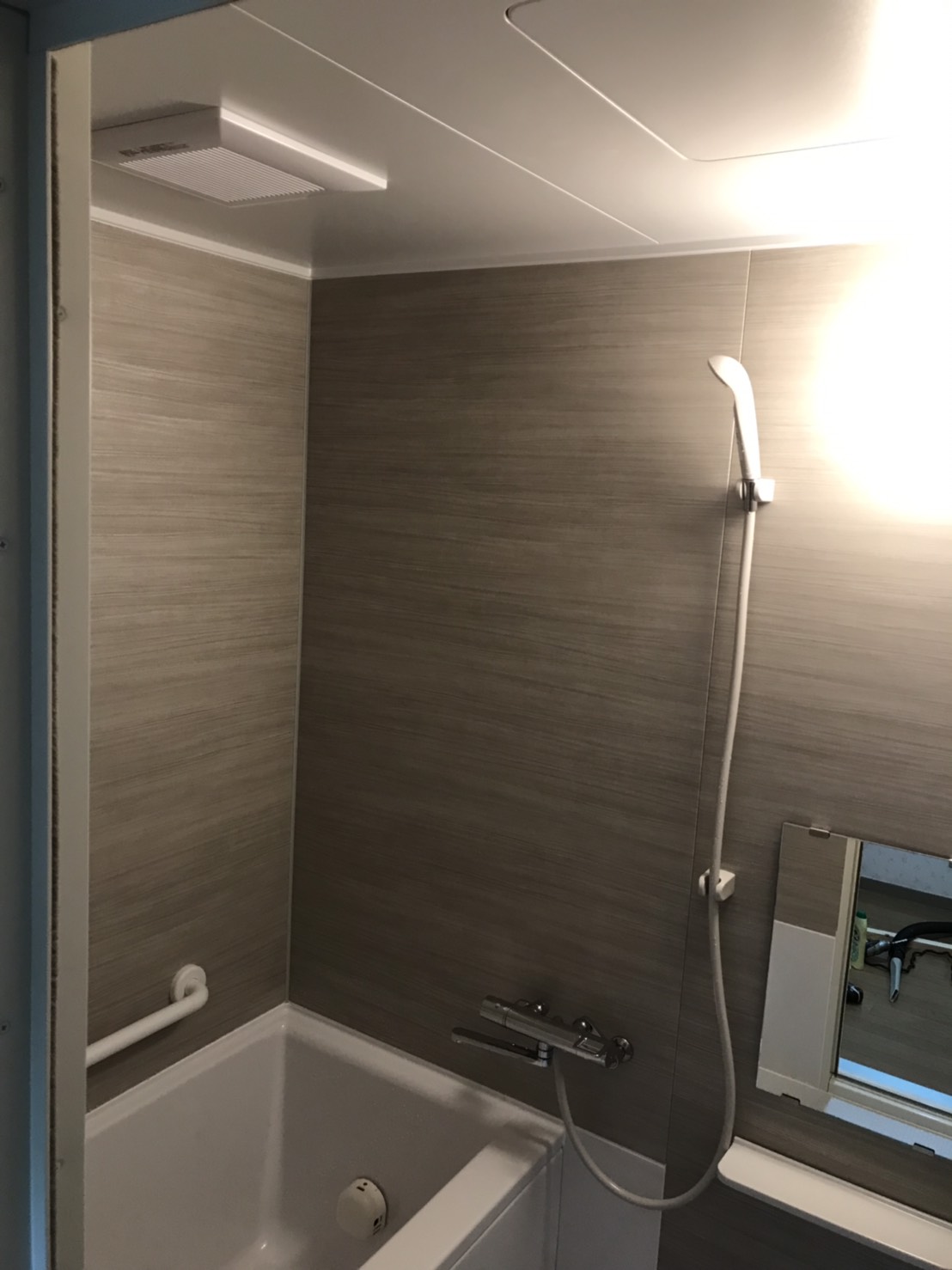 DFF7D939-337F-40E5-99AC-F33B18F6FA94