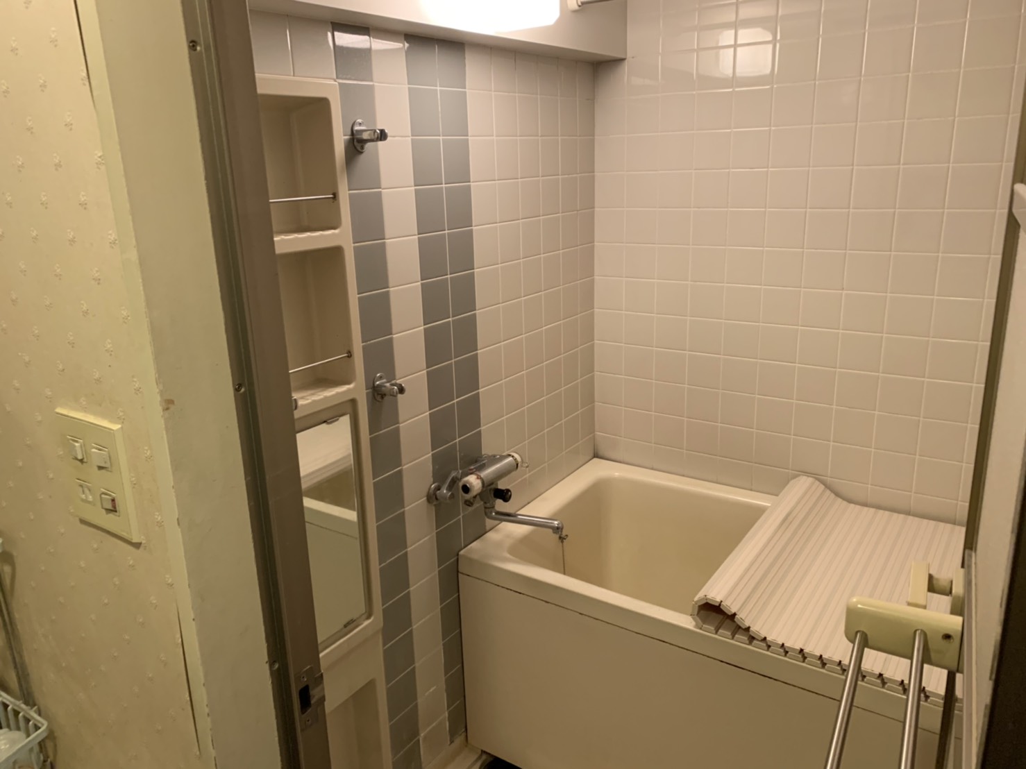 E976DF21-E568-4D4C-84A0-FCAF9631D6A0