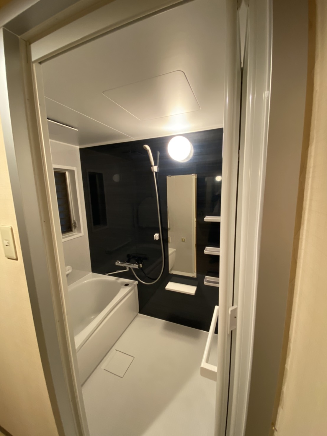 D3AEB957-1901-4E5E-84B4-B0493B6263AD