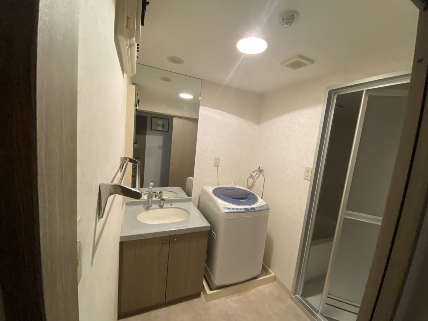 6927ABDE-1D25-49F5-A06E-37148F1B3802