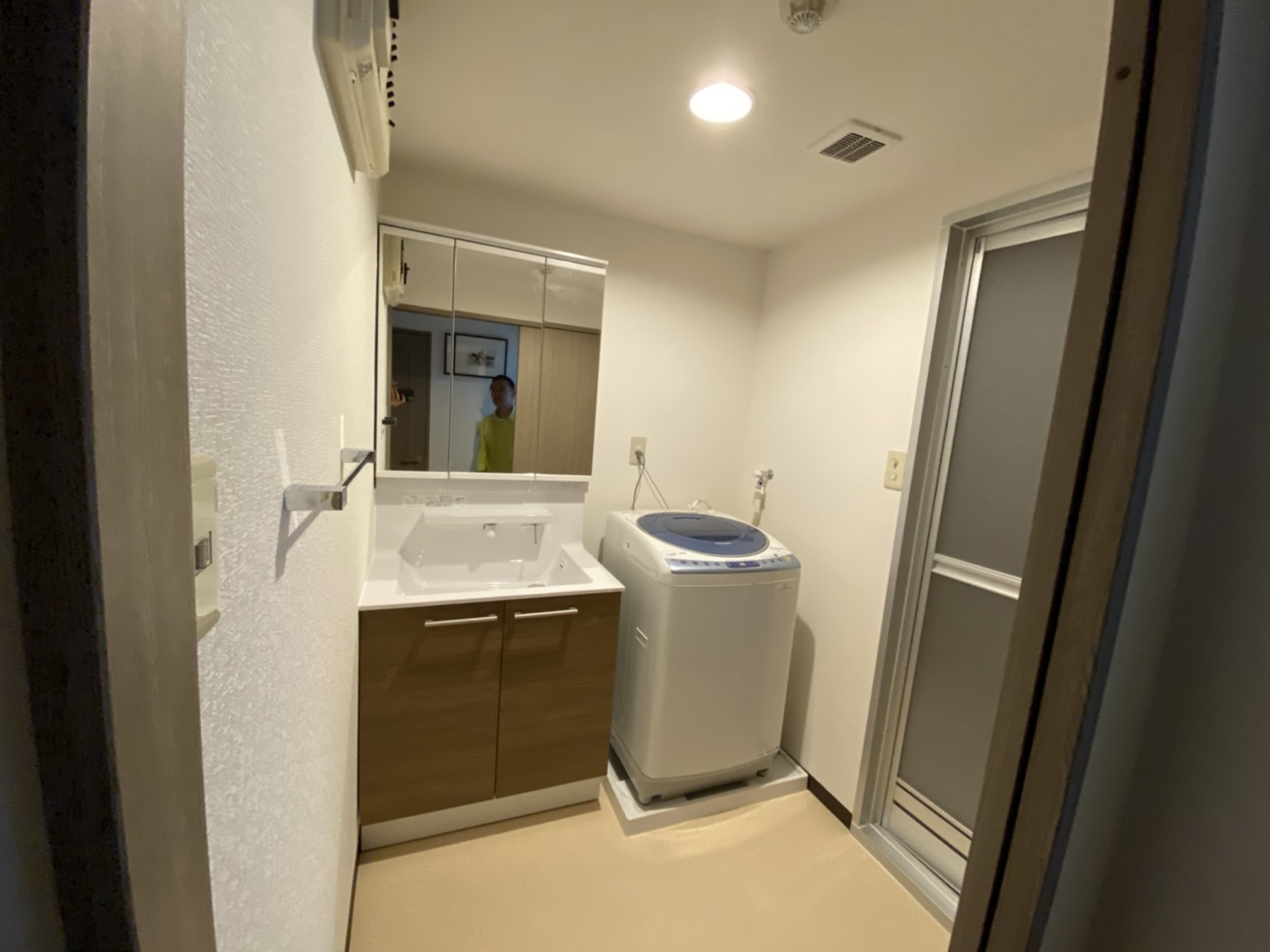 EBEFFA59-5ACF-45A3-A753-69B61DF279CF