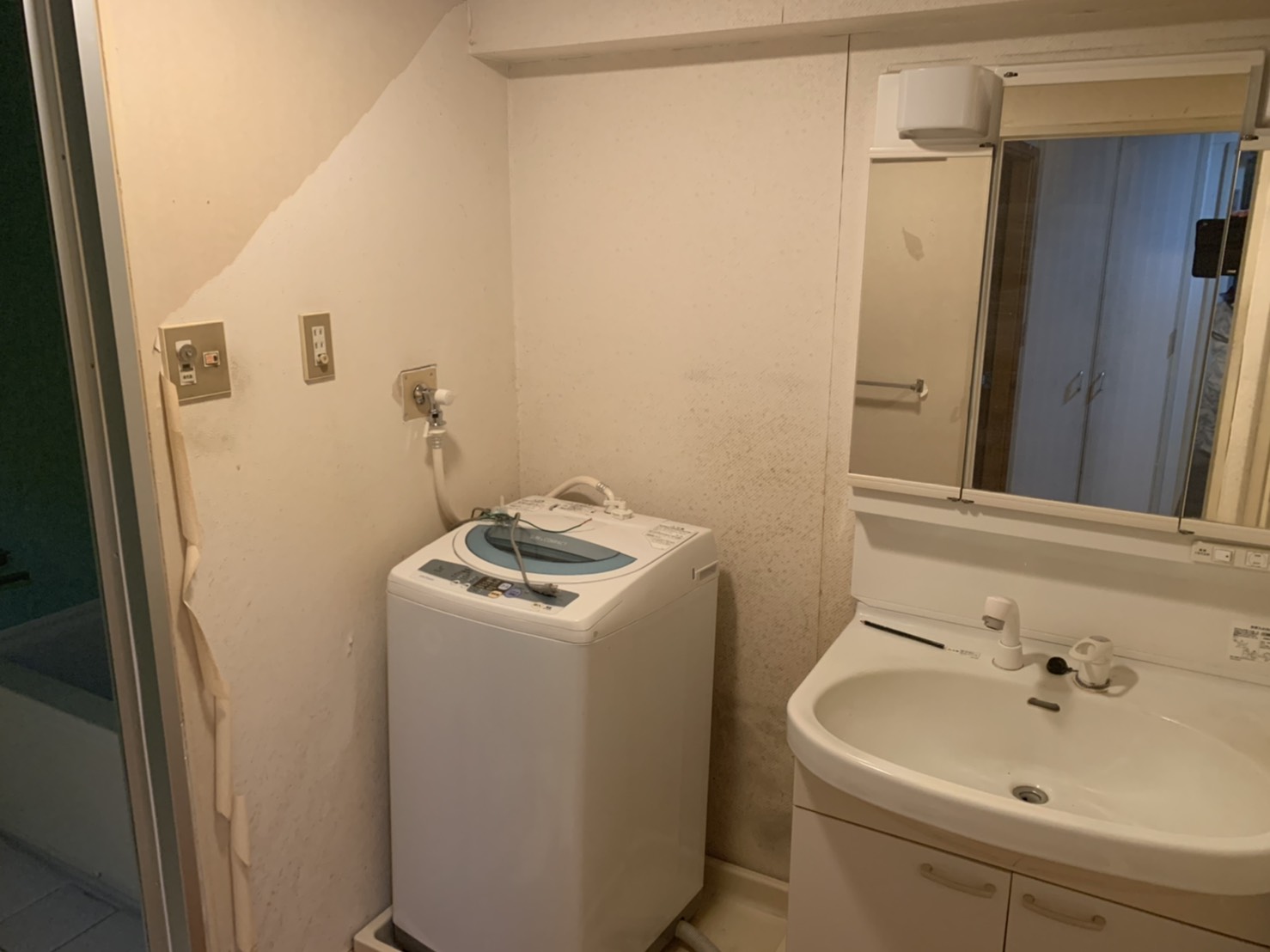 C0D06EC0-C070-4483-9388-8D1622641553