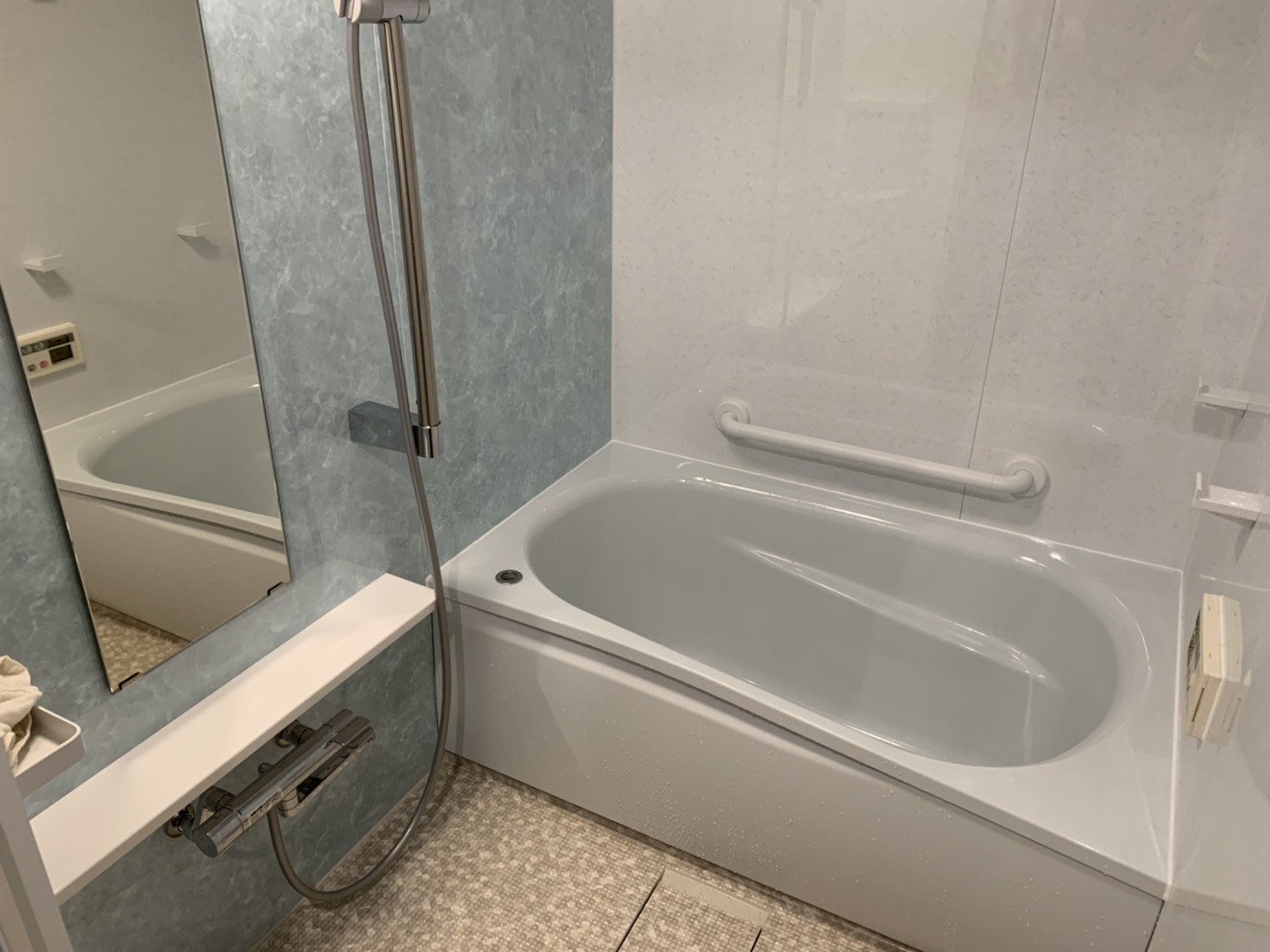 E8F6566C-FFE8-4D6E-8327-94FA8CA87576