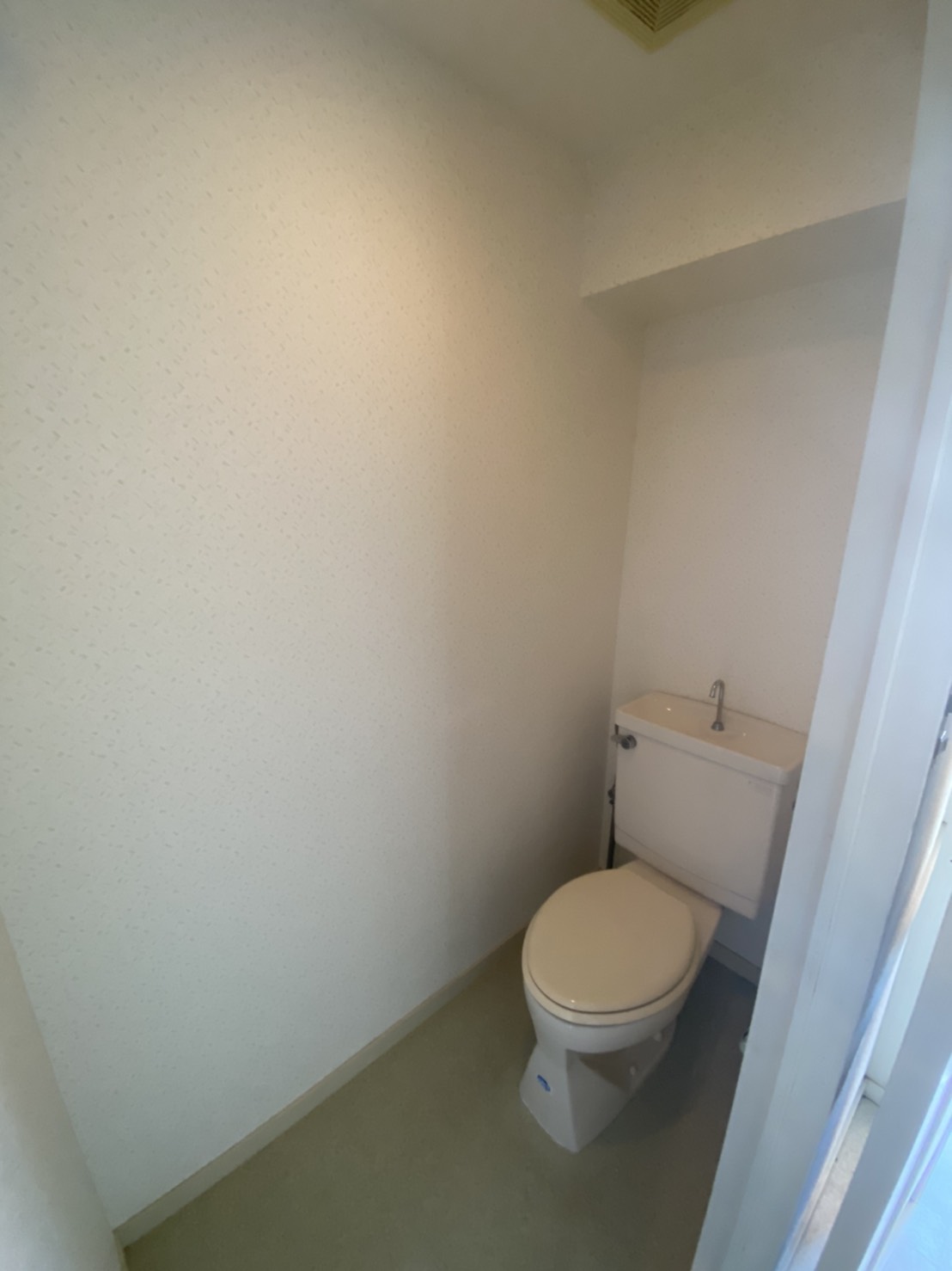 1058CAFD-A52E-40DC-B5F4-888658EB5A3F