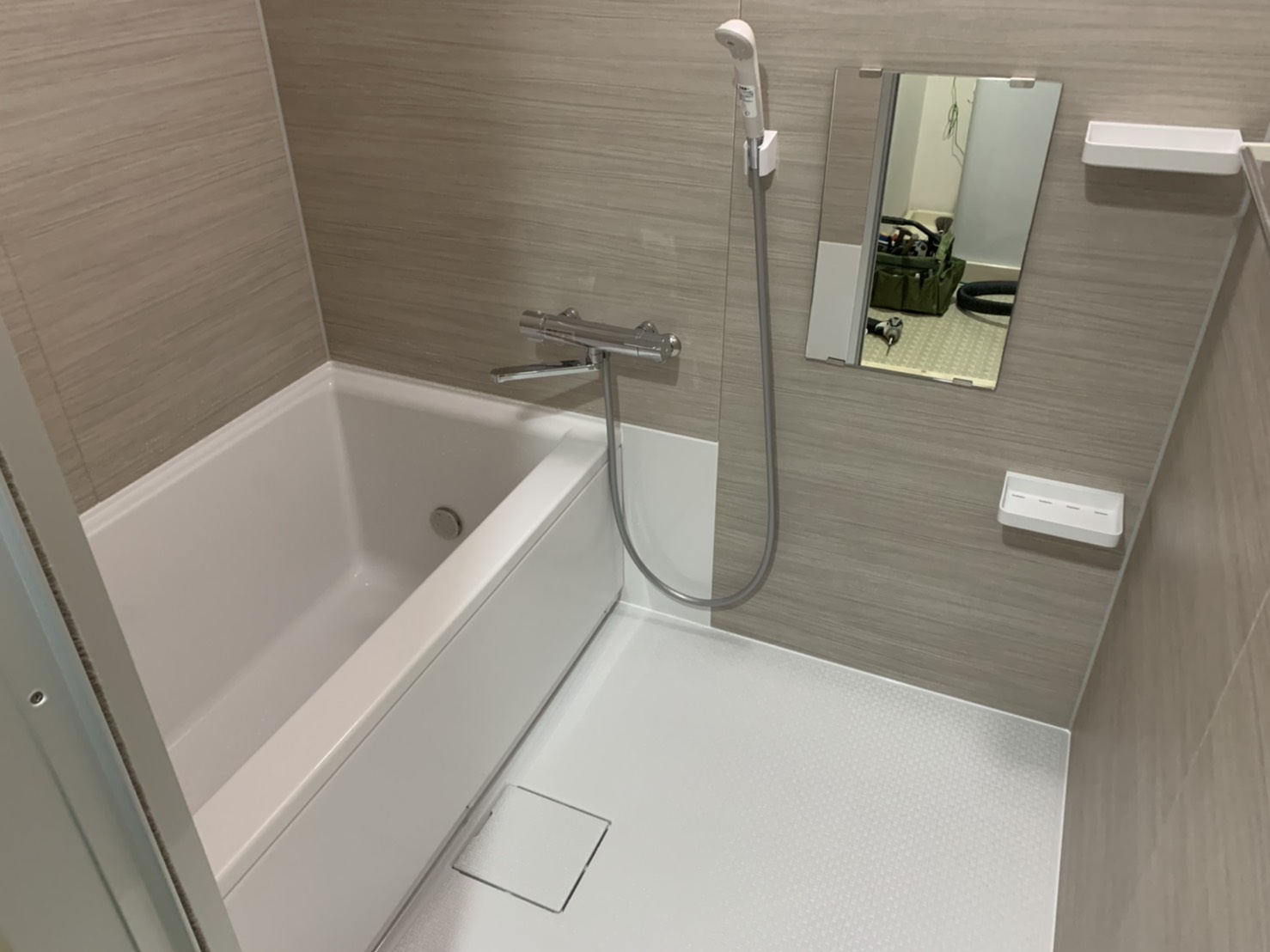 1DCC71DB-6B61-4ABF-A0EF-54D841BC9AF0