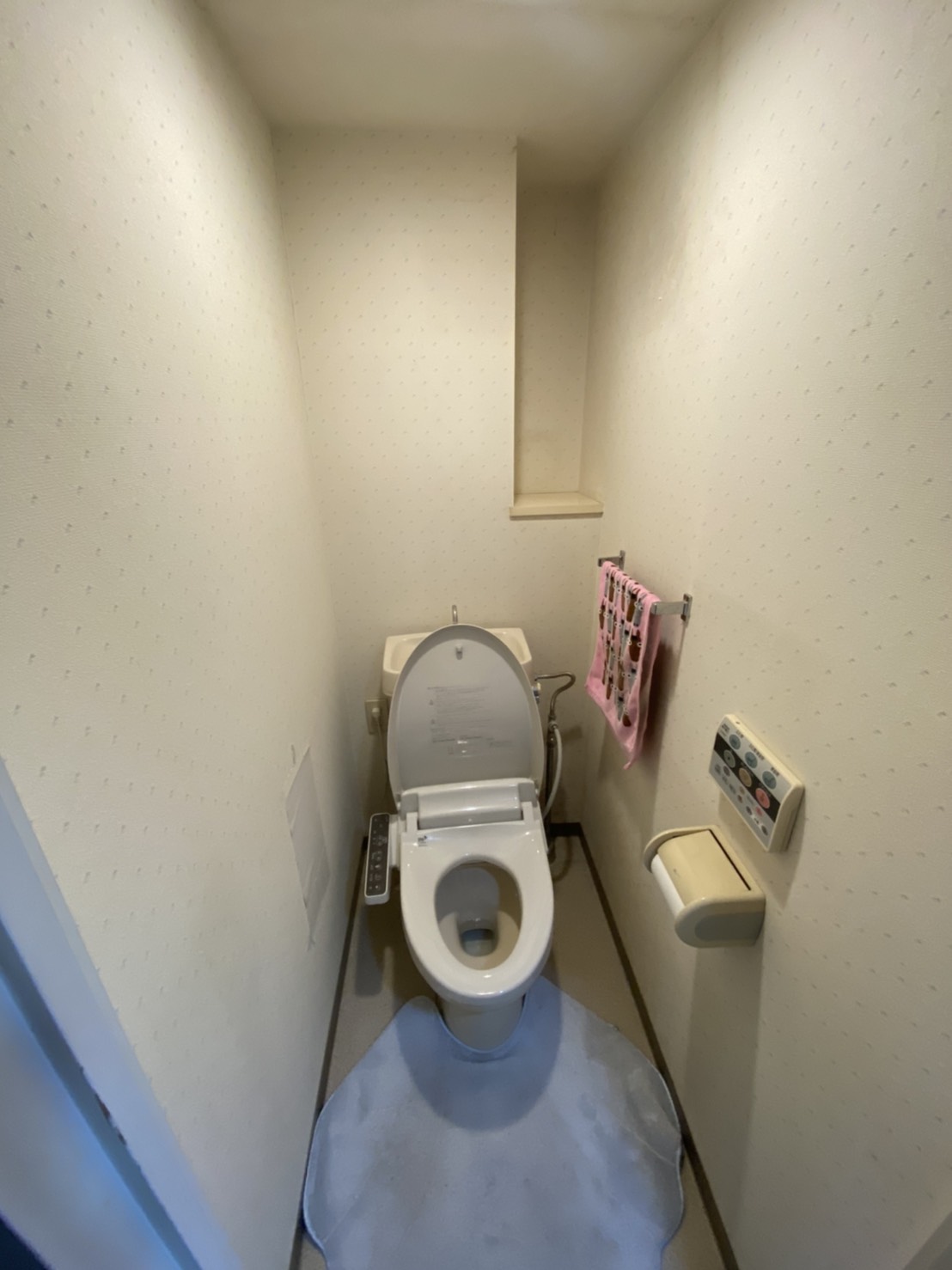 1C7AAF28-F449-448B-B295-1021C132548E