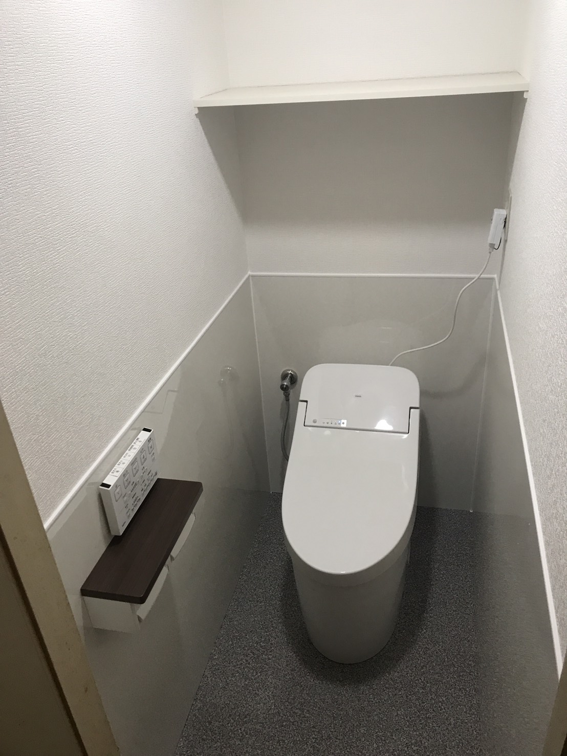 E9D98D2C-153A-43F0-AECD-3BEAFE6531E2