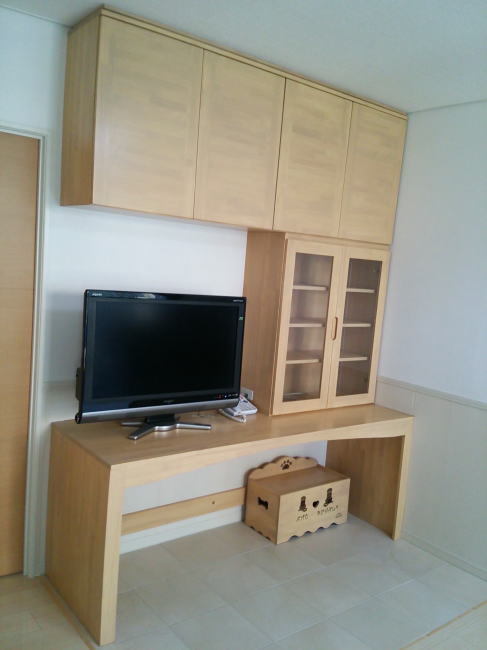 オーダー家具 備え付けの吊り戸棚 飾り棚 収納棚 テレビ台です フィービー ココアのブログ
