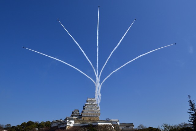 姫路城 ブルーインパルス祝賀飛行 Shuppoのフォトログ