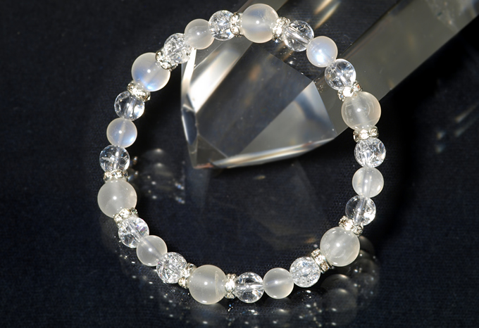 ブルームーンストーン　月光の輪の中で