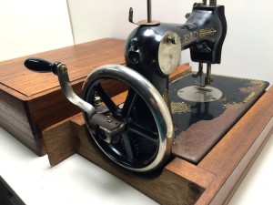 昭和レトロLEAD手巻きミシン