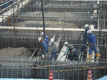 コンクリート打設 07 04 28 アメブロでも コンクリート圧送中