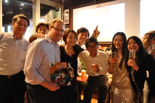 先日開催されたBeer for Books＠赤坂にも参加してくださいました！右から３番目が西川さんです。