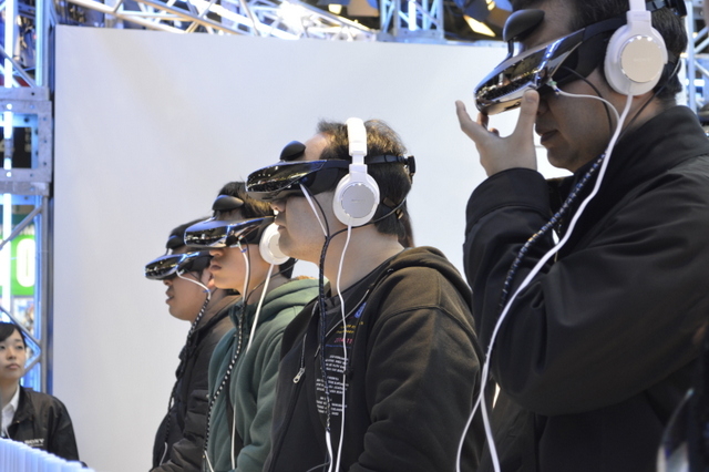 ビッグサイトが武道館に!?VRで体験した「アイドルマスター シンデレラガールズ」のライブに感動 ビッグサイトが武道館に!?VRで体験した「アイドルマスター シンデレラガールズ」のライブに感動