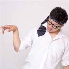 人は酔っ払うと身に付けているものを脱ぎ去りたくなる? 人は酔っ払うと身に付けているものを脱ぎ去りたくなる?