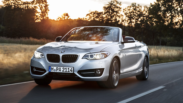 桜吹雪を浴びながらドライブ！ BMWから爽快なオープンモデルが登場
