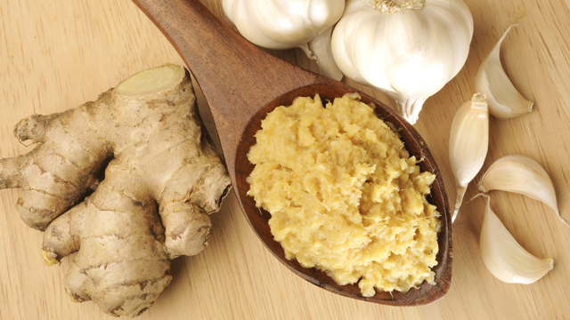 保存用ポリ袋でガーリックペーストを作れば、後片付けもラクラク 保存用ポリ袋でガーリックペーストを作れば、後片付けもラクラク