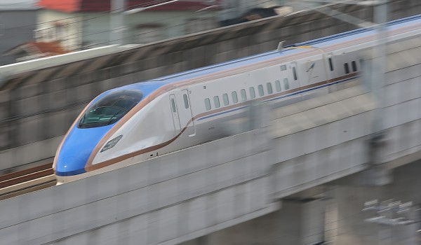 ＜北陸新幹線＞人の流れ激変　「ＪＲ８割、航空２割」予想も